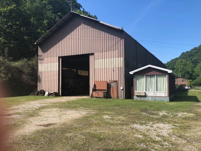 1129 Fields Creek Rd, Winifrede, WV for sale Primary Photo- Image 1 of 1