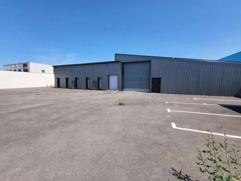 Flex in Vaulx-en-Velin for sale - Building Photo - Image 3 of 7