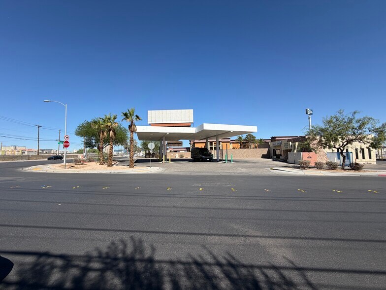4990 Paradise Rd, Las Vegas, NV for lease - Building Photo - Image 2 of 12