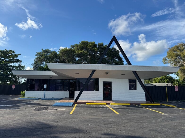1605 NW 95th St, Miami, FL for sale - Building Photo - Image 1 of 10
