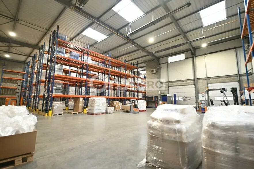 Flex in Miribel for sale - Interior Photo - Image 2 of 12