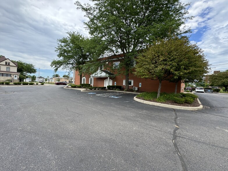 317 W Franklin St, Elkhart, IN for lease - Building Photo - Image 2 of 7