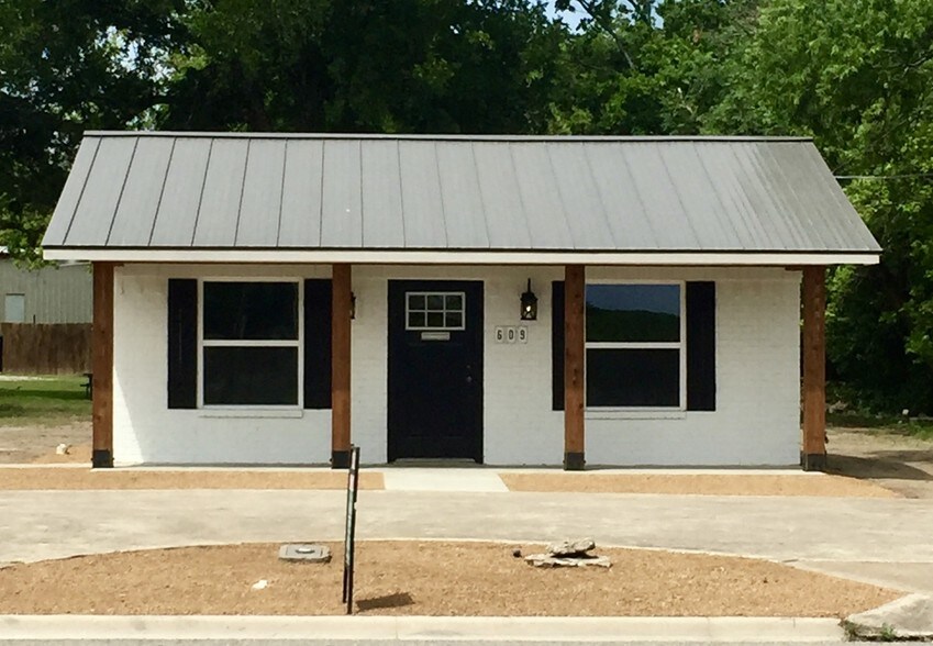 609 E 6th Ave, Belton, TX for sale - Building Photo - Image 1 of 1