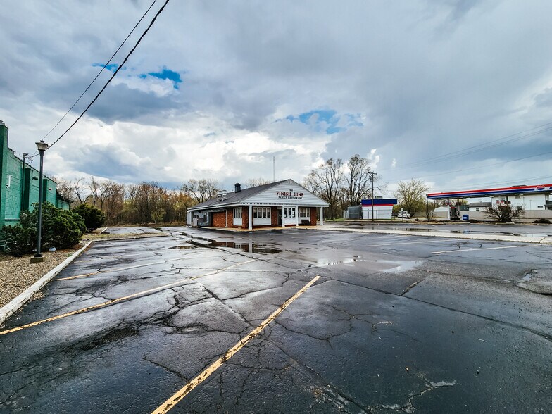 75 W Carleton Rd, Hillsdale, MI 49242 Retail for Sale