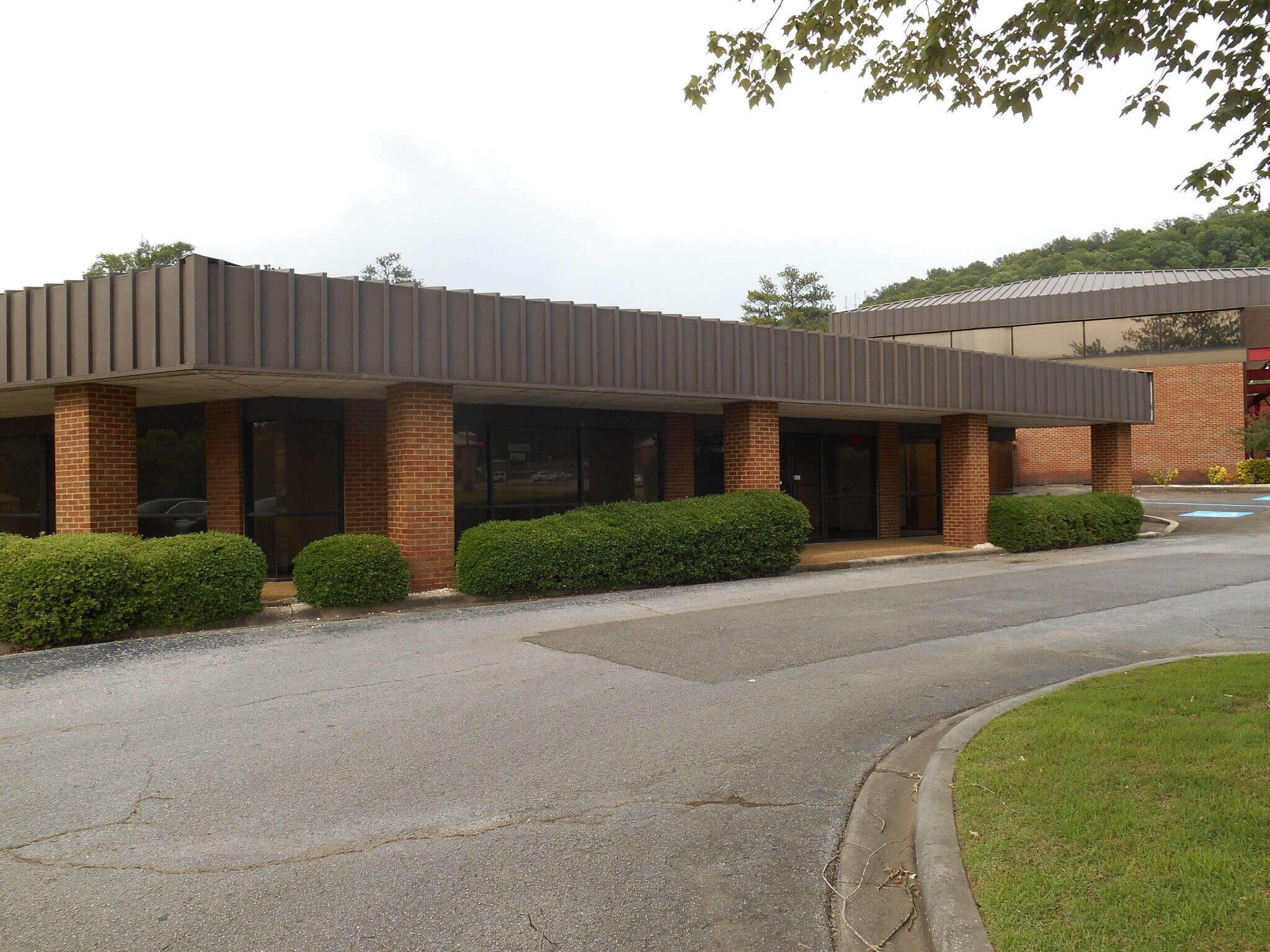 1974 Chandalar Dr, Pelham, AL 35124 Office for Lease