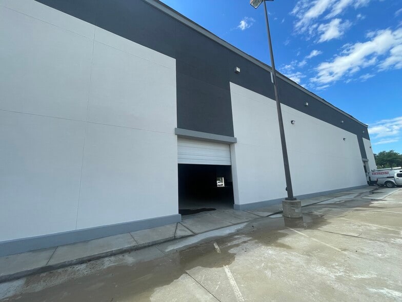 8221 Royal Ridge Pky, Irving, TX for lease - Building Photo - Image 3 of 17