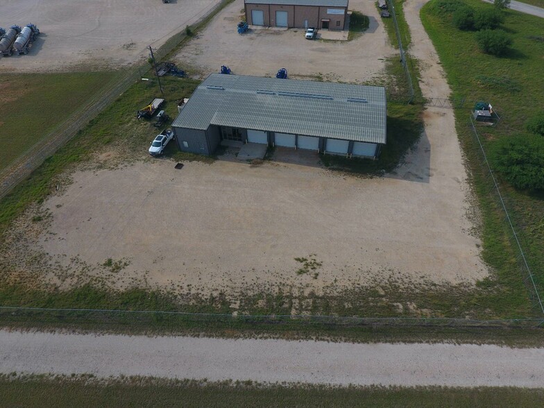 371 Corgey Rd, Pleasanton, TX for lease - Commercial Listing Video - Image 2 of 18