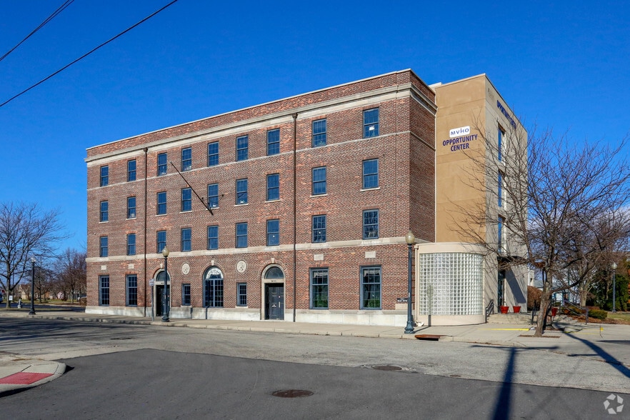 907 W 5th St, Dayton, OH for lease - Primary Photo - Image 1 of 4