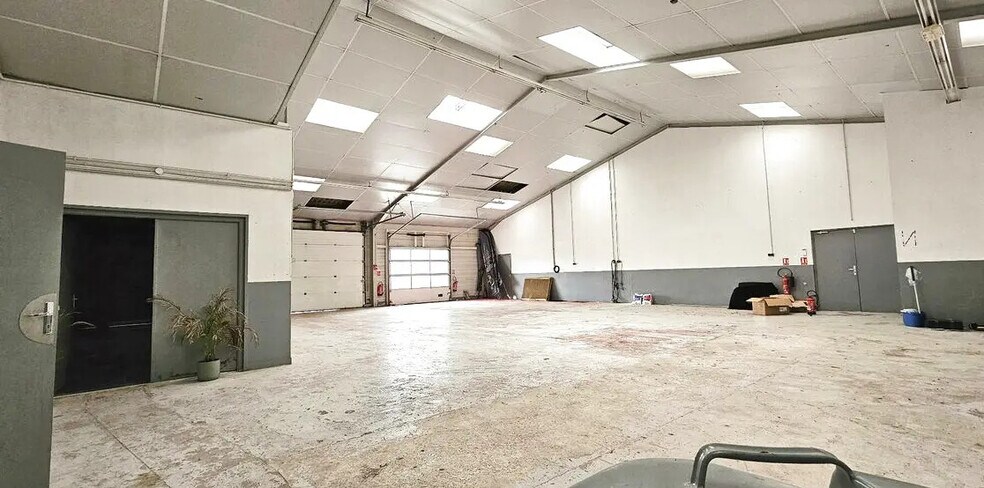 Retail in Quimper for lease - Building Photo - Image 3 of 3