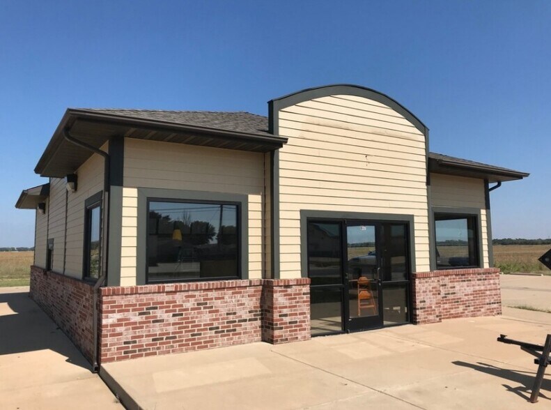 807 W Main St, South Pekin, IL 61564