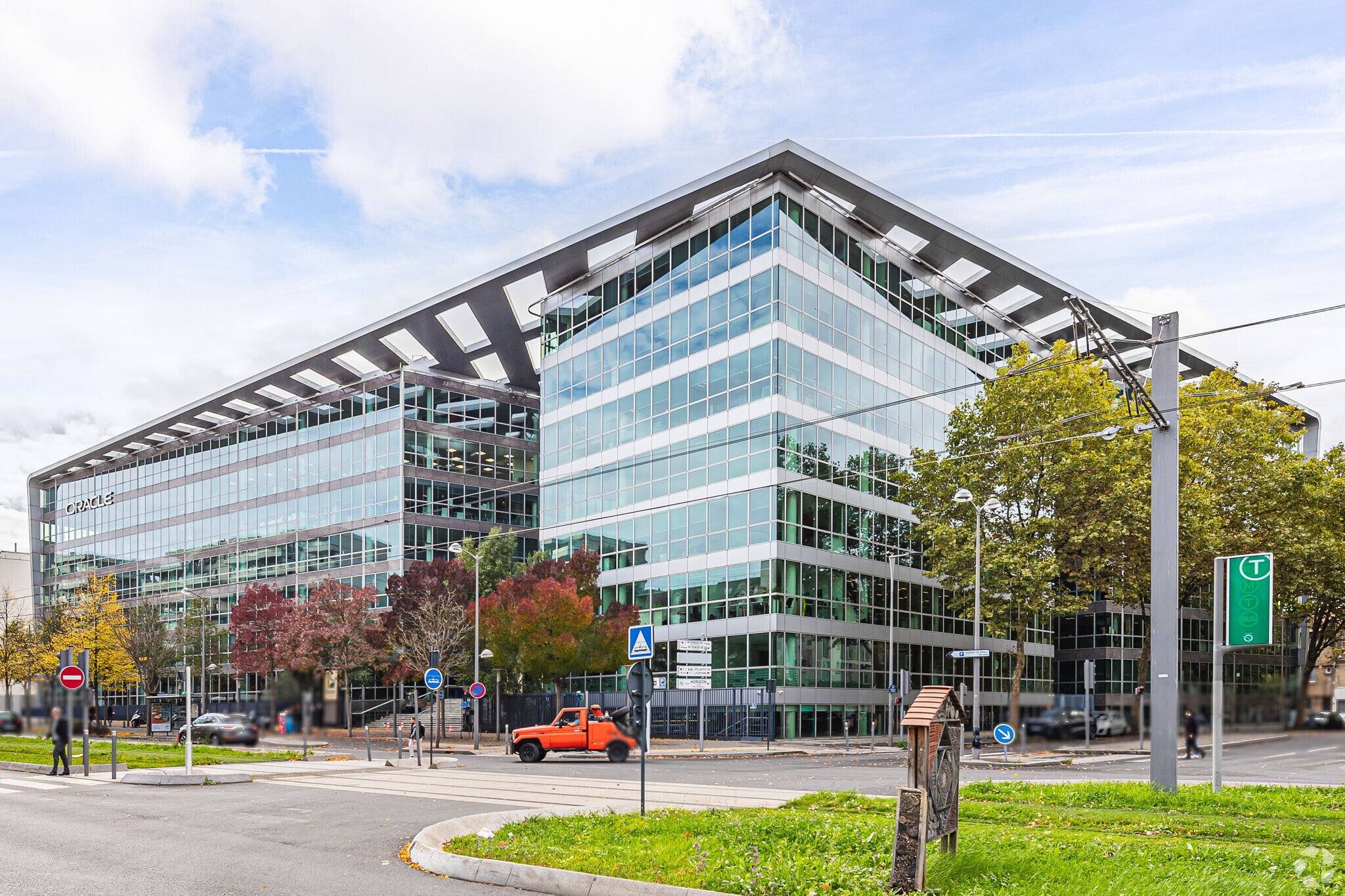 Office in Colombes for lease Primary Photo- Image 1 of 27