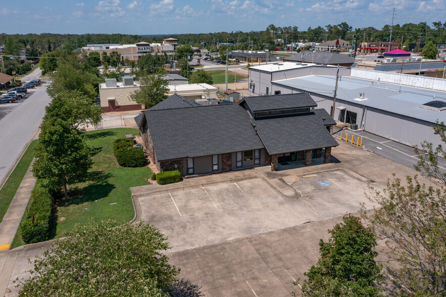 1006 NW 11th St, Bentonville, AR for sale - Building Photo - Image 3 of 12