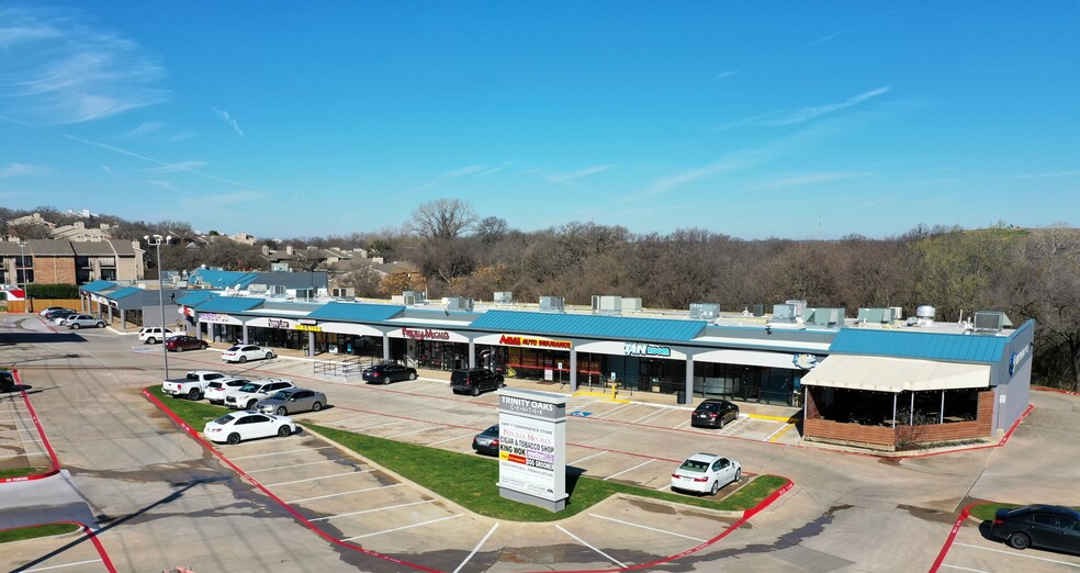 821-859 NE Green Oaks Blvd, Arlington, TX for lease - Primary Photo - Image 1 of 9