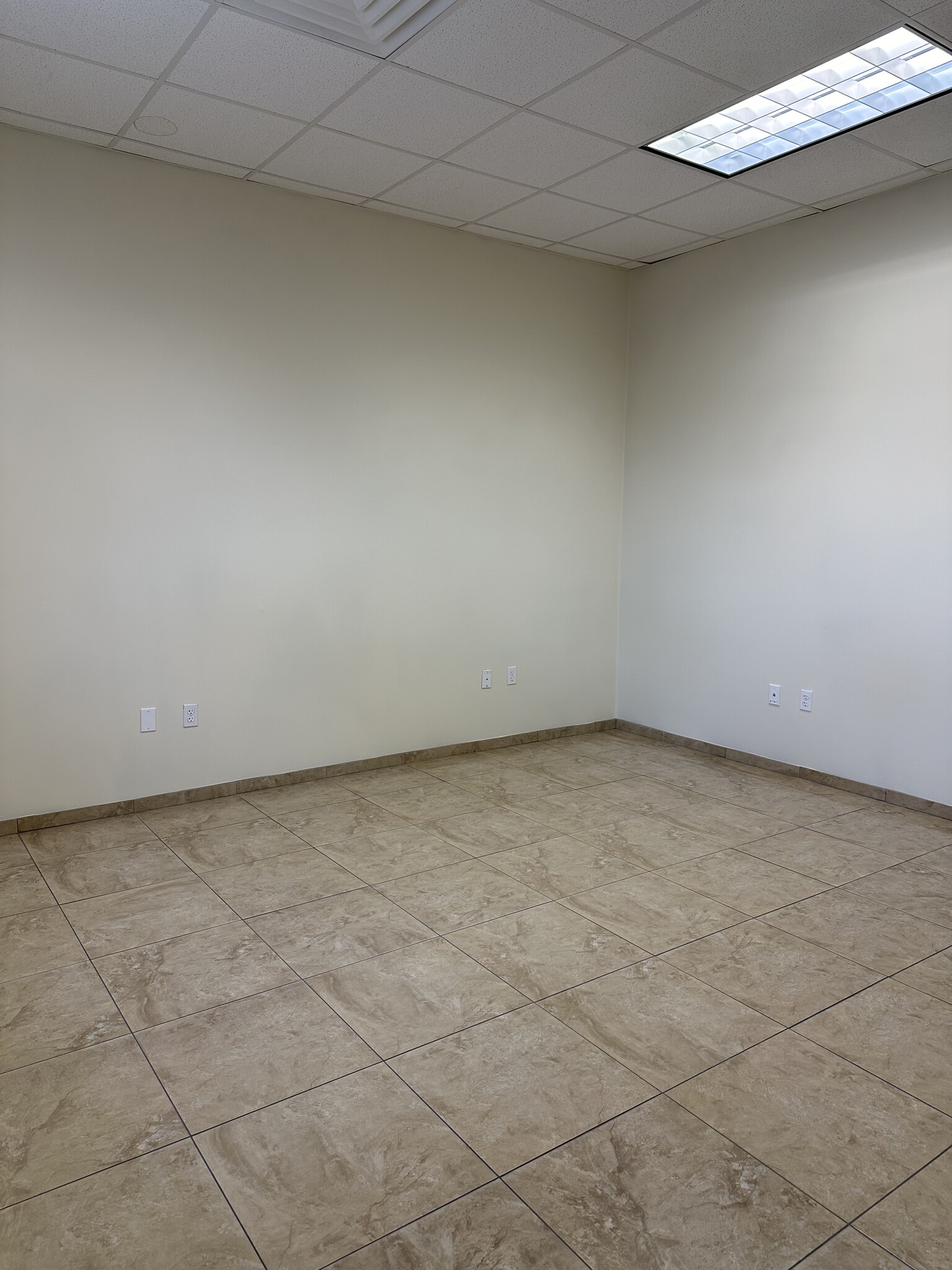 1317 E Jasmine Ave, McAllen, TX for lease Building Photo- Image 1 of 11