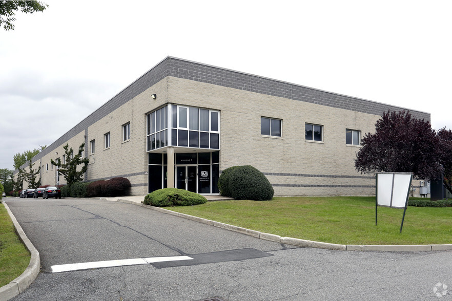 701 Penhorn Ave, Secaucus, NJ for lease - Building Photo - Image 1 of 3