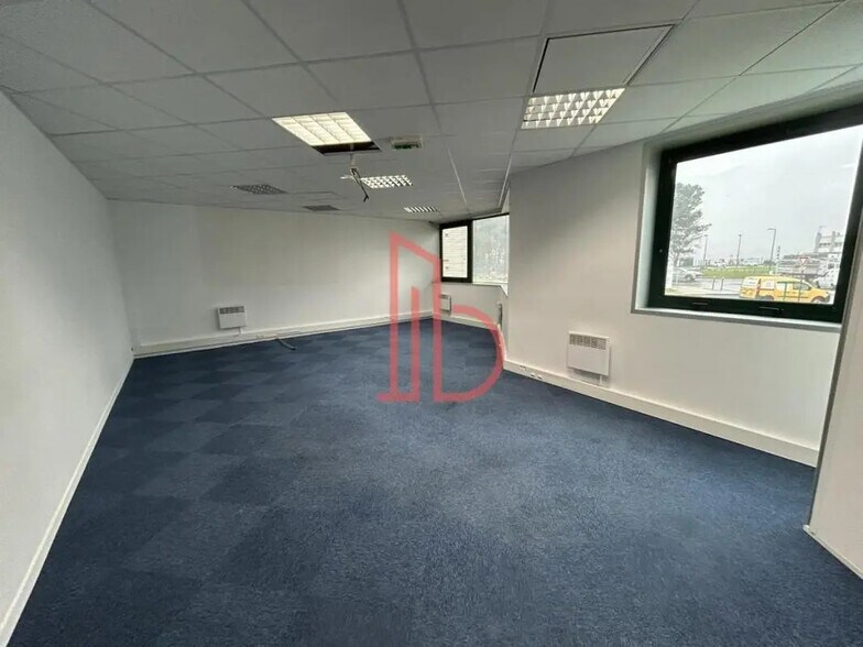 Office in Bruges for lease - Interior Photo - Image 2 of 3