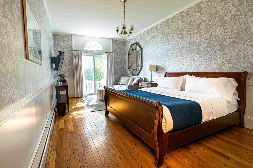 121 E Main St, Searsport, ME for sale - Interior Photo - Image 2 of 12