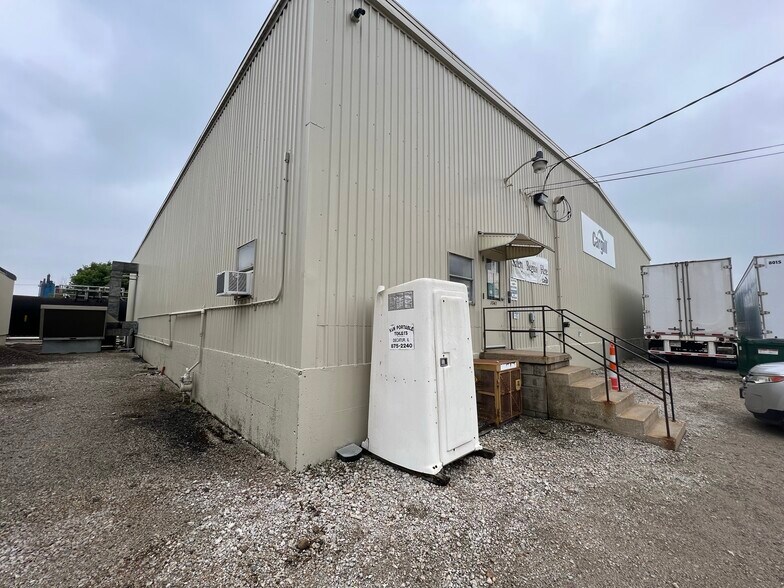 1041-1051 E Garfield Avenue, Decatur, IL portfolio of 2 properties for sale on LoopNet.com - Primary Photo - Image 2 of 2