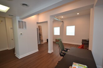 4178 W Montrose Ave, Chicago, IL for lease Interior Photo- Image 2 of 2