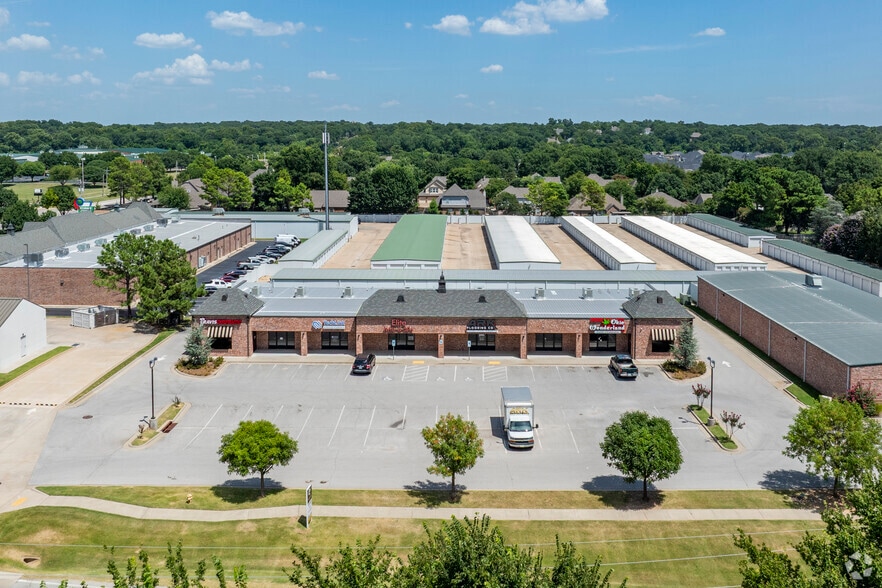 10133-10149 Riverside Pky, Tulsa, OK for lease - Aerial - Image 3 of 6