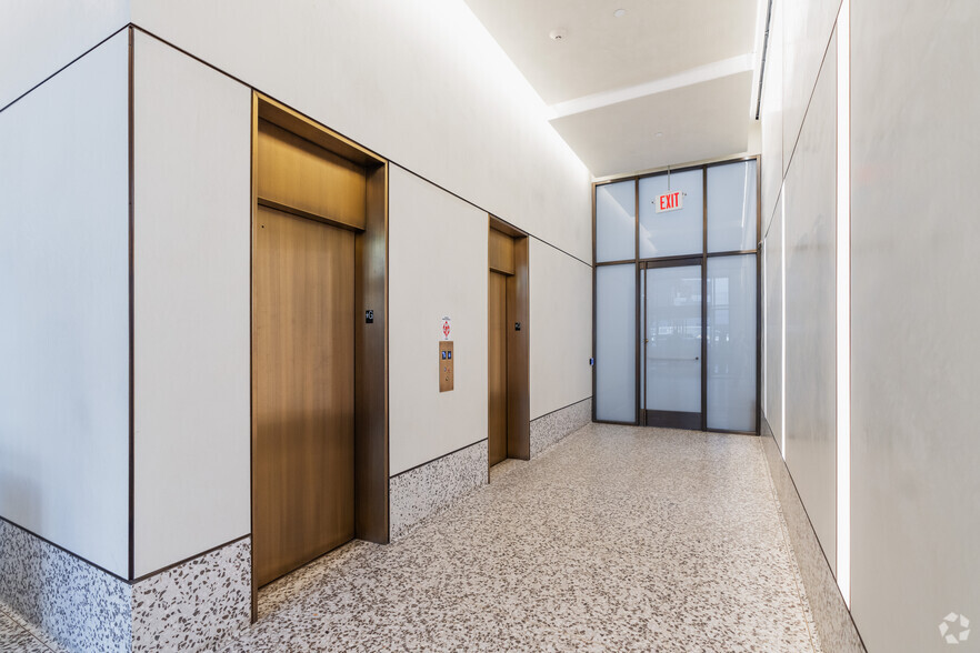 121 Varick St, New York, NY for sale - Lobby - Image 2 of 9