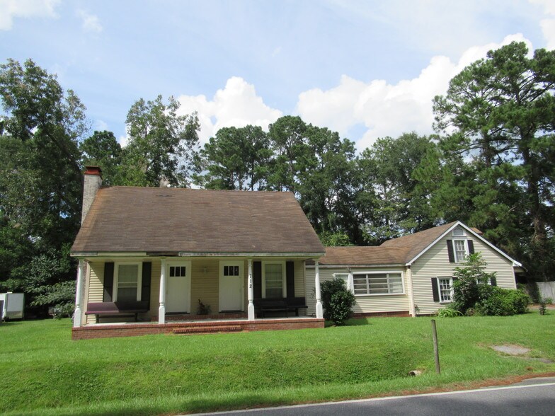 712 Pineview Dr, Valdosta, GA 31602