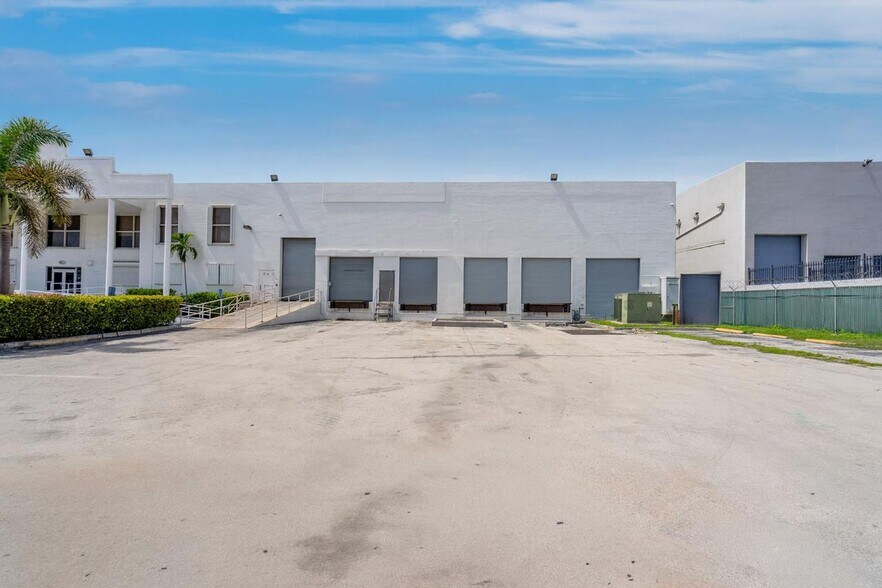 12800 NW 38th Ave, Opa Locka, FL for lease - Building Photo - Image 1 of 31