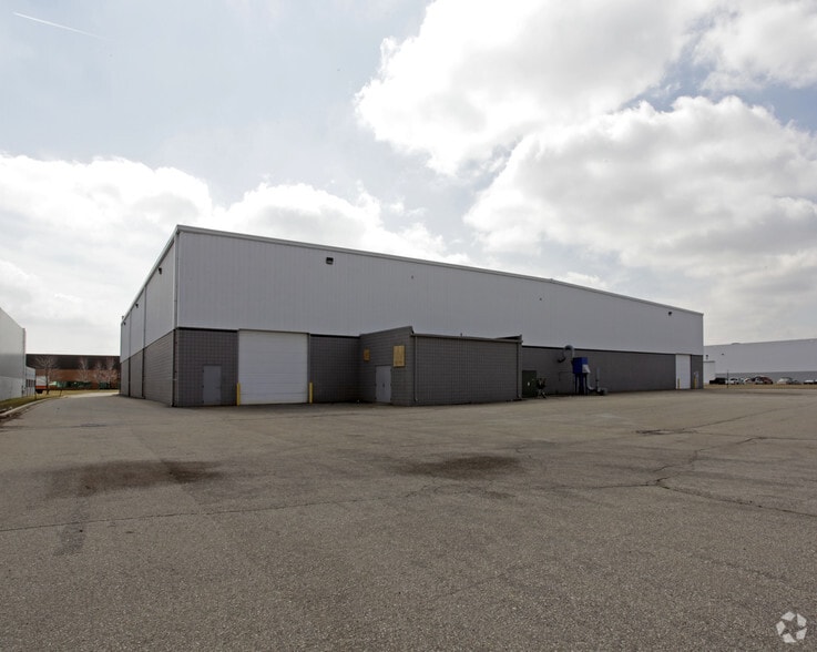 6125 Center Dr, Sterling Heights, MI for lease - Building Photo - Image 2 of 2