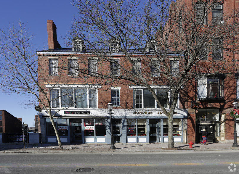 101-103 Central St, Lowell, MA for lease - Building Photo - Image 2 of 12