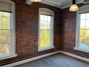 296 Nonotuck St, Northampton, MA for lease Interior Photo- Image 2 of 5