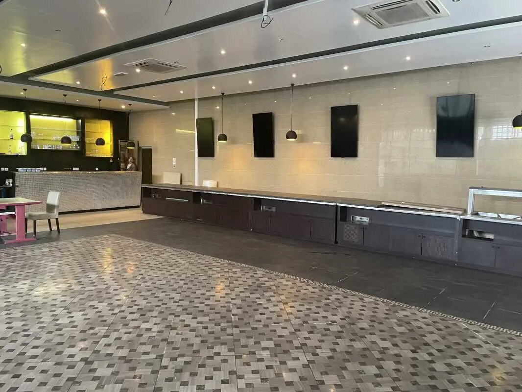 Retail in Beauvais for sale Building Photo- Image 1 of 8