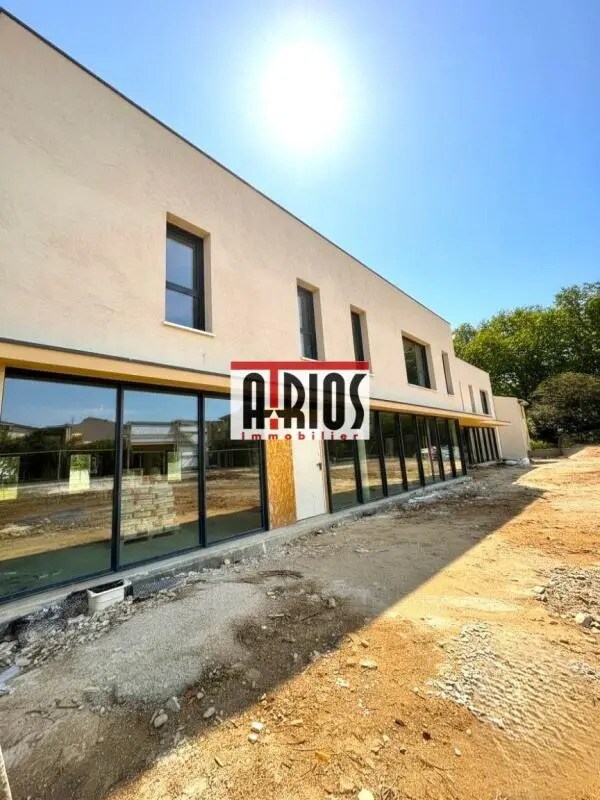 Office in Le Pradet for lease Building Photo- Image 1 of 2