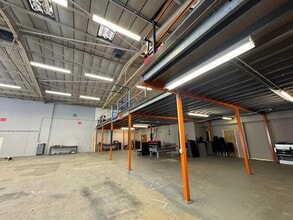 Wessex Rd, Bourne End for lease Interior Photo- Image 2 of 4