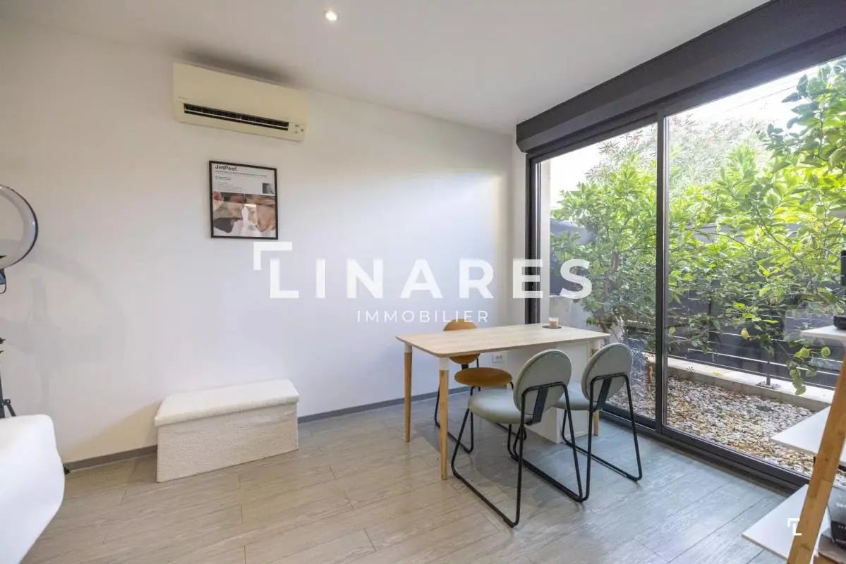 Office in Marseille for lease Interior Photo- Image 1 of 6