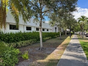 912-915 S Dixie Hwy E, Pompano Beach, Pompano Beach, FL for lease Interior Photo- Image 2 of 5