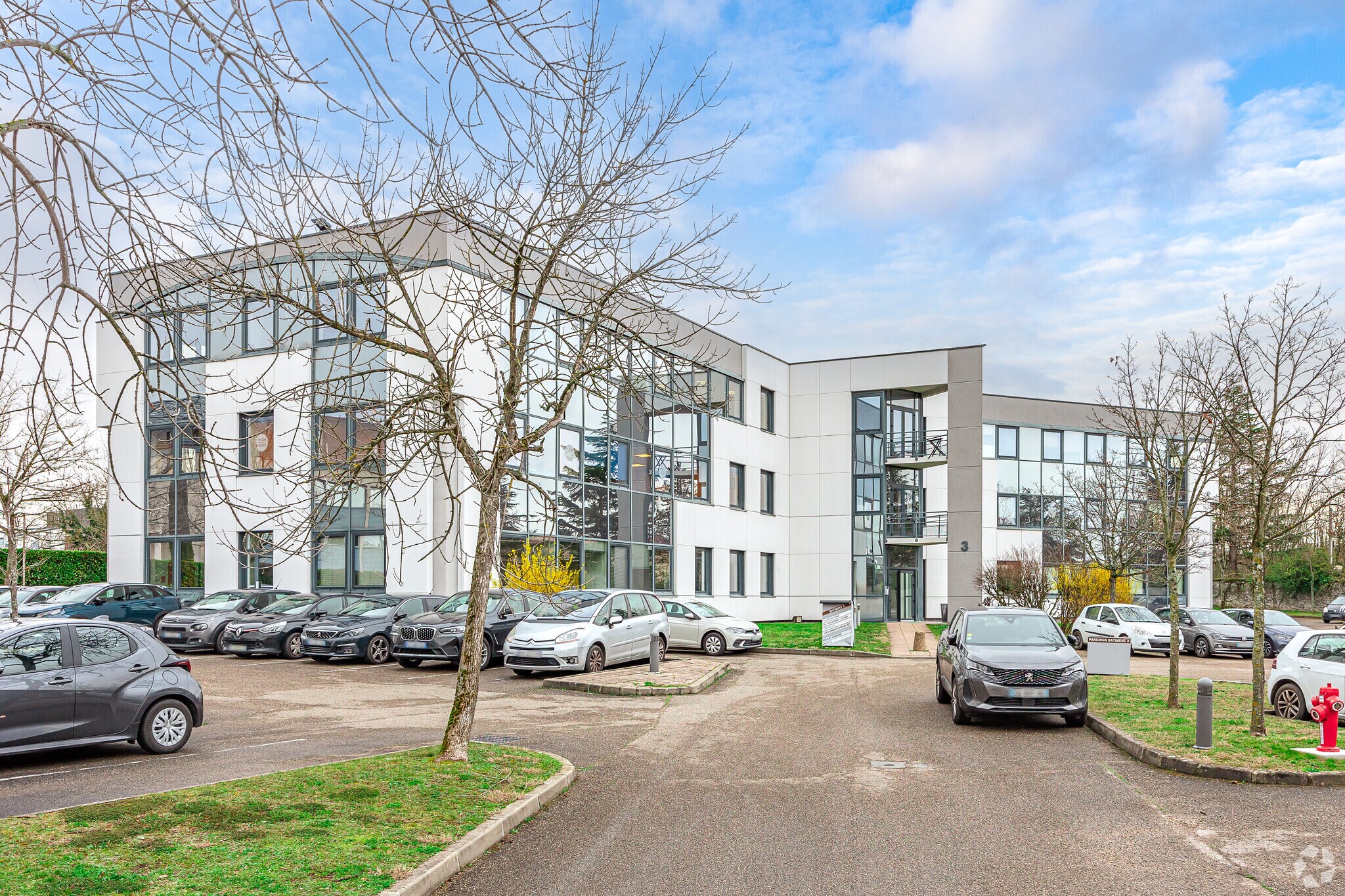 Office in Écully for lease Primary Photo- Image 1 of 9