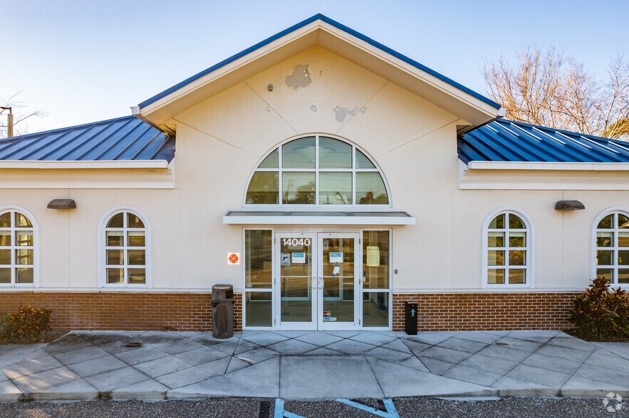 14040 Walsingham Rd, Largo, FL 33774 Suntrust (Truist) Bank