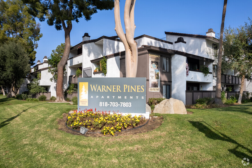 21601 Erwin St, Woodland Hills, CA for sale - Primary Photo - Image 1 of 1