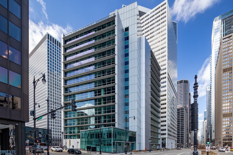 250 S Wacker Dr, Chicago, IL for lease - Building Photo - Image 2 of 4