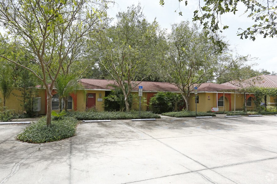 605 W Bloomingdale Ave, Brandon, FL for sale - Primary Photo - Image 1 of 1