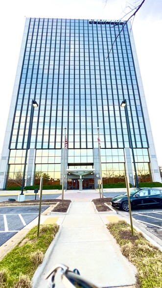 7500 Greenway Center Dr, Greenbelt, MD for lease - Building Photo - Image 1 of 40