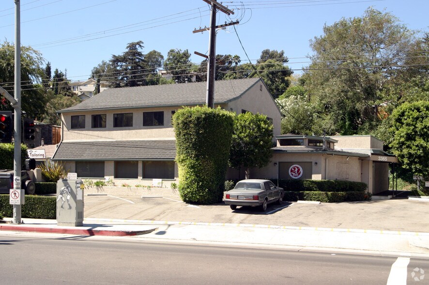 33613365 Barham Blvd, Los Angeles, CA 90068