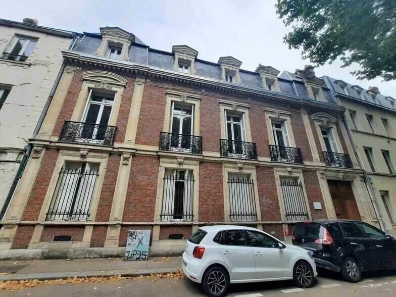 Office in Rouen for lease - Building Photo - Image 1 of 16