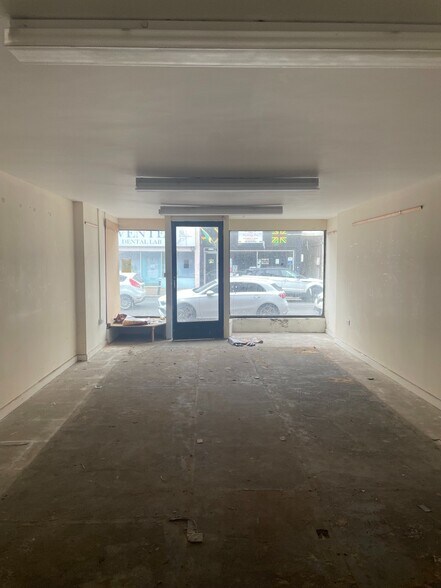 7 Sackville Rd, Bexhill On Sea for lease - Interior Photo - Image 2 of 7