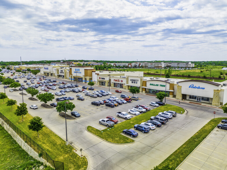 2700 Renaissance Sq, Fort Worth, TX for lease - Building Photo - Image 1 of 21