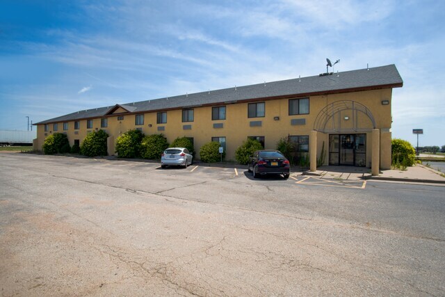 1906 E 1st St, Pratt, KS for sale - Primary Photo - Image 1 of 1