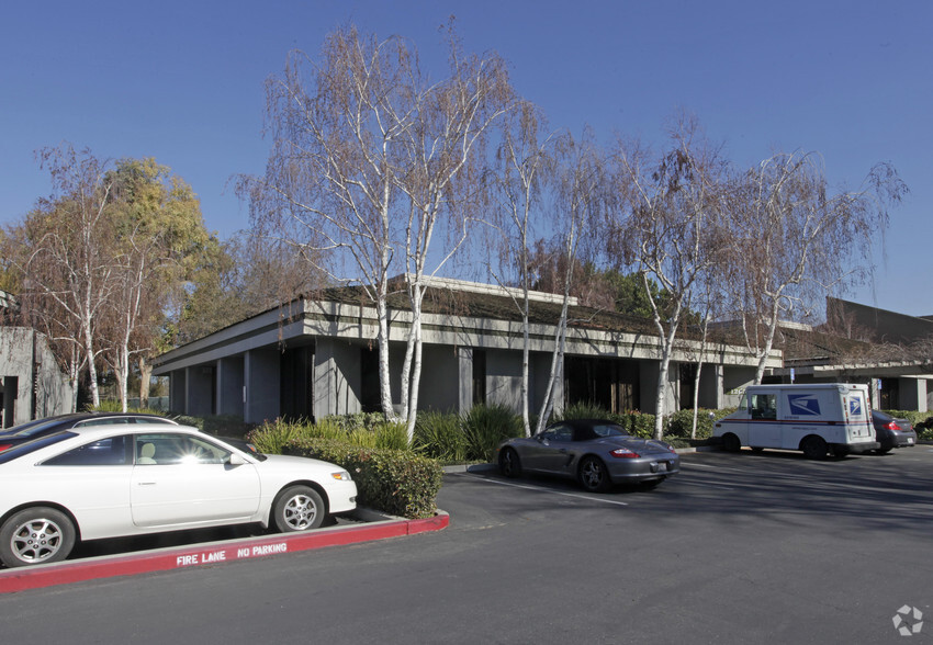 1265 Oakmead Pky, Sunnyvale, CA for lease - Building Photo - Image 2 of 5