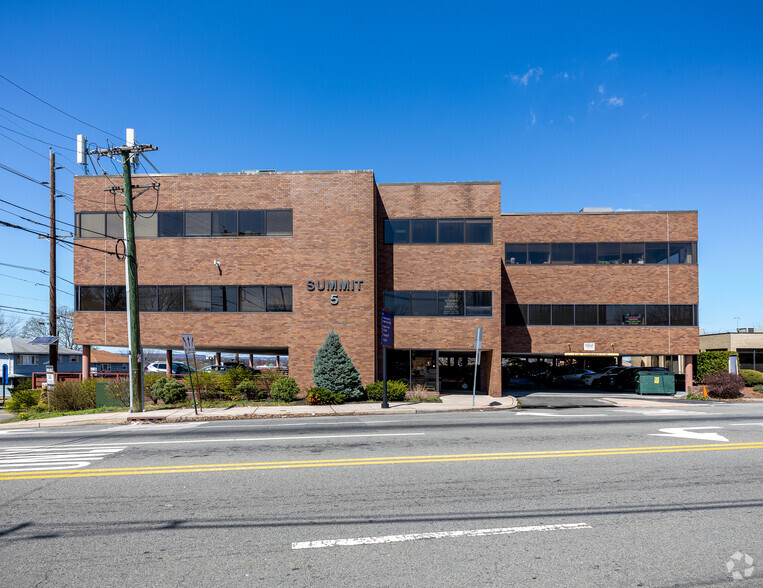 5 Summit Ave, Hackensack, NJ for lease - Building Photo - Image 1 of 2