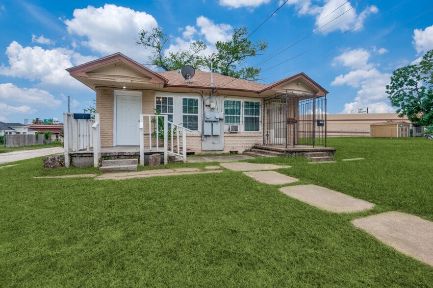Southern Dallas Duplex Portfolio portfolio of 6 properties for sale on LoopNet.com - Building Photo - Image 2 of 20
