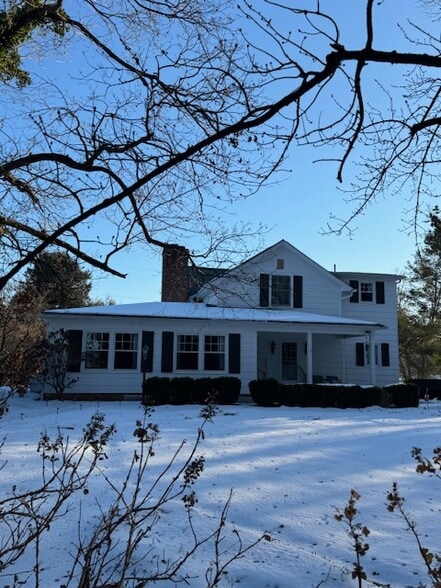 2591 Lyndhurst Rd, Waynesboro, VA for sale - Building Photo - Image 2 of 8